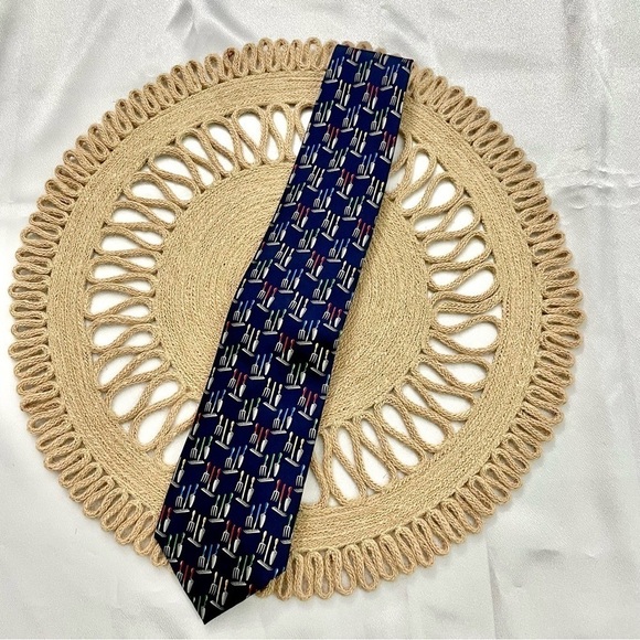 ✨The MET Garden Themed Silk Tie in Multicolor - Picture 1 of 5
